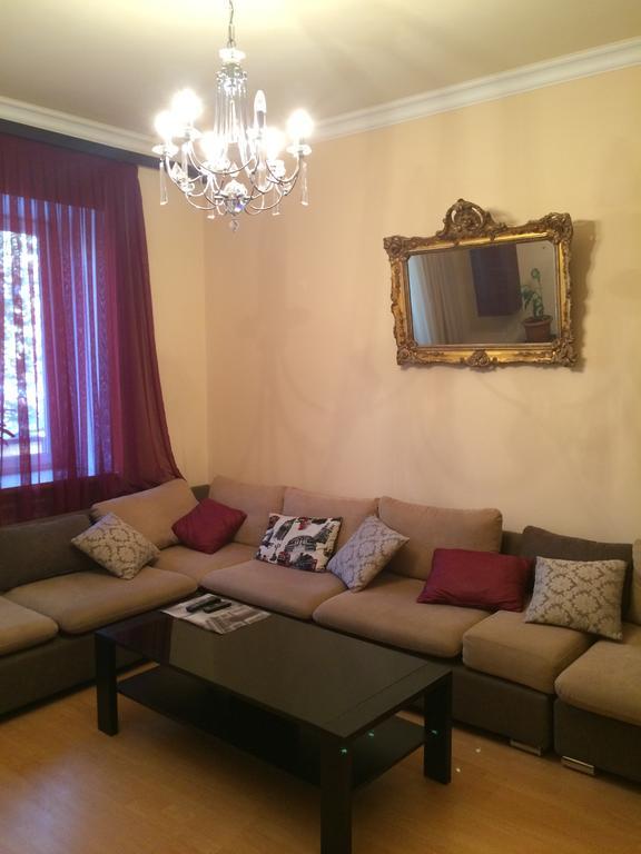 Apartment On Hanrapetutyan Street Yerevan Exterior photo