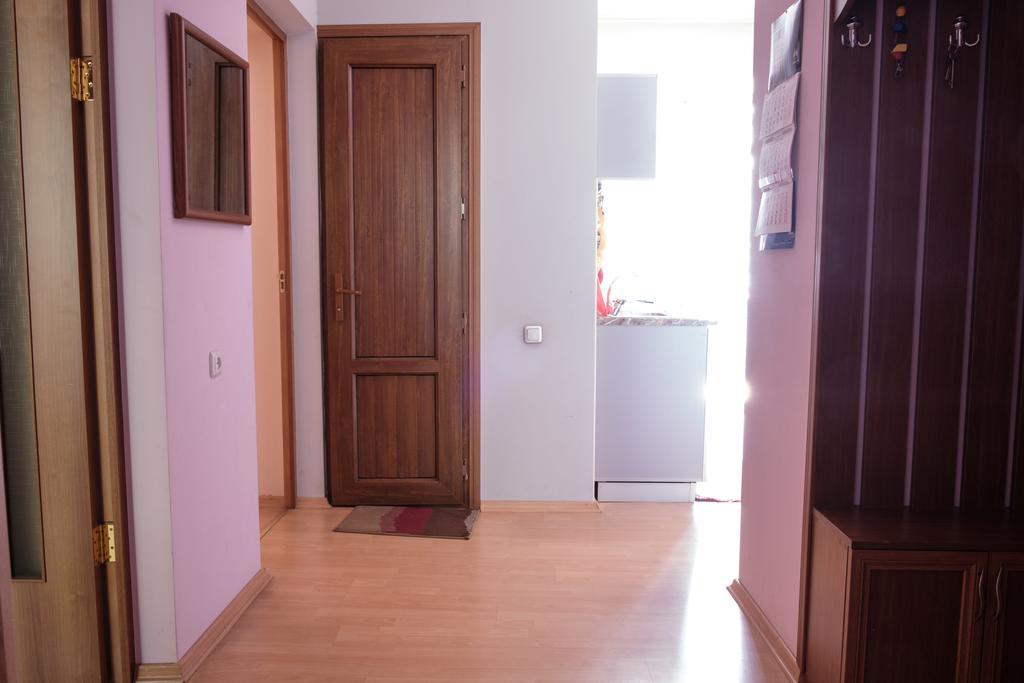 Apartment On Hanrapetutyan Street Yerevan Exterior photo